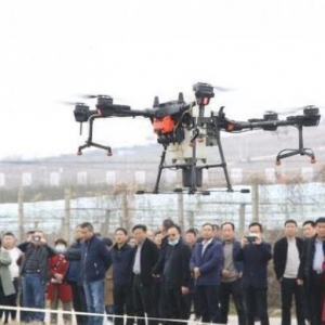 咸陽進(jìn)行植保無人機(jī)春季化除和培訓(xùn)推廣