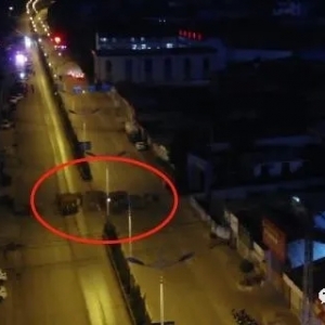 15頭野生亞洲象進(jìn)入云南峨山縣城 街道疏散人群 無人機跟蹤監(jiān)測 ...