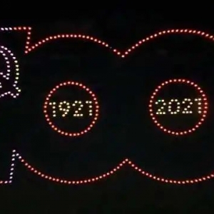 獻(xiàn)禮建黨百年！500架無人機立體燈光秀點“靚”石嘴山夜空