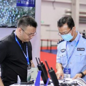 給無人機(jī)產(chǎn)業(yè)發(fā)展建起“低空天網(wǎng)” 小型手持偵測設(shè)備倍受關(guān)注 ...