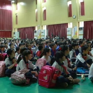 無(wú)人機(jī)“飛”進(jìn)校園，做一個(gè)熱愛(ài)科學(xué)的小飛俠