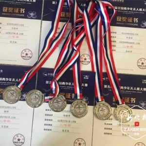 冰城少年在國(guó)賽上“玩轉(zhuǎn)”無人機(jī)，參賽人數(shù)斬獲獎(jiǎng)項(xiàng)均超往屆 ... ...