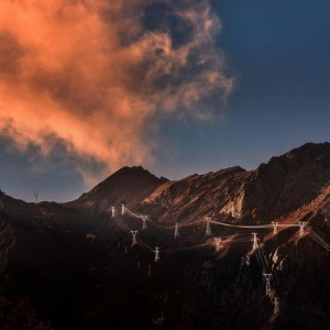 貴州送變電公司 智能無人機(jī) 助力高速公路高壓外線及設(shè)備維護(hù) ...