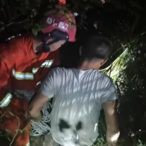 驚險 尋找單位無人機 兩名地質(zhì)勘測隊員被困深山